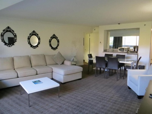 Toronto Don Valley Hotel and Suites image 3